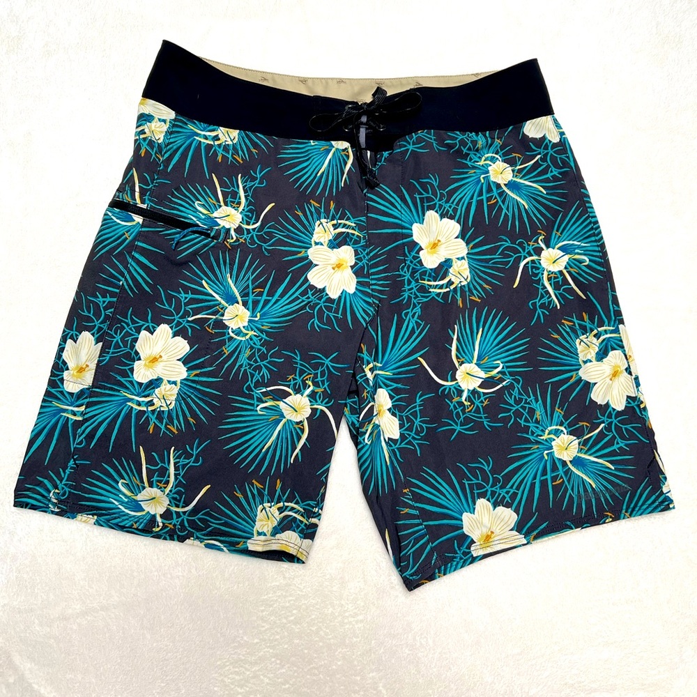 Men’s Patagonia swim trunks board shorts 9in inseam size 34 Hawaiian print